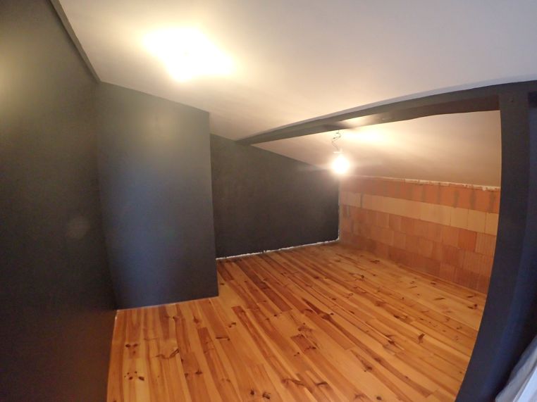 La sous-pente concernée avec le mur à isoler.