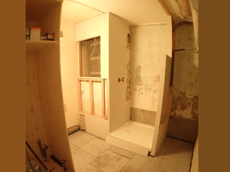 Le plombier peut intervenir et installer la douche