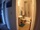 Dans un appartement familial, la salle de bain est trop petite