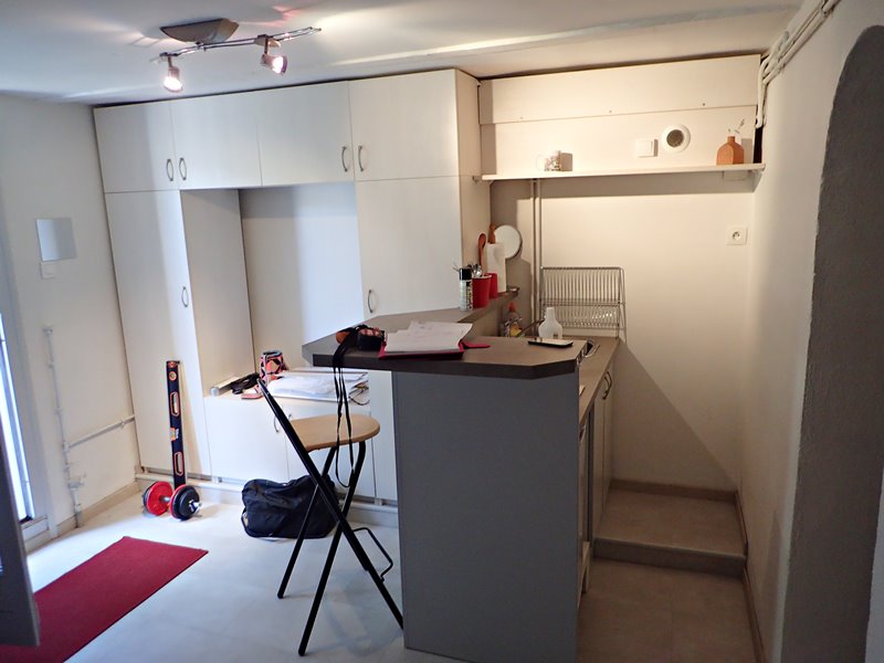 Enlèvement d'un gros meuble de rangement  pour changer la disposition du studio.