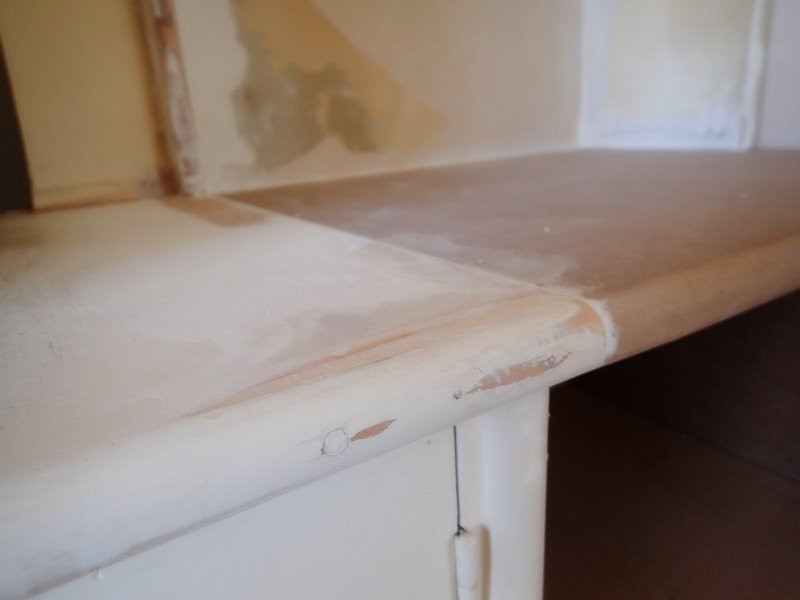 Un travail minutieux est réalisé au niveau de la jonction des plans pour que la rénovation soit invisible après peinture.