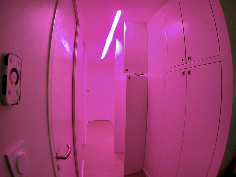 Les portes ont été changées par des portes moins larges de moitié, ce qui permet de passer quand elles sont ouvertes.