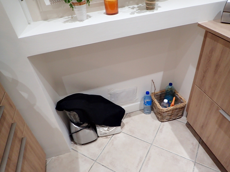 Après l'installation d'une cuisine équipée, il reste un petit espace à aménager.