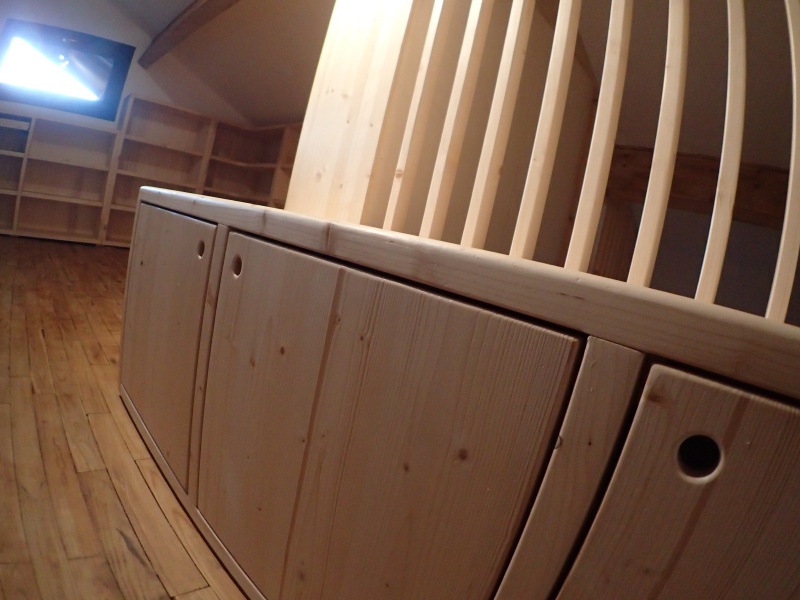 Visitons ce magnifique chantier: le coffre bas et son claustra.