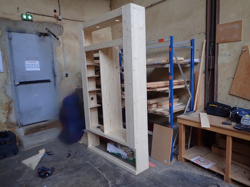 Montage du meuble en atelier.
