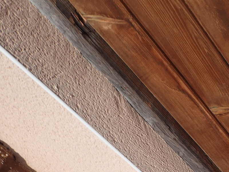Utilisation de l'ancien montant noyé dans le crépi.