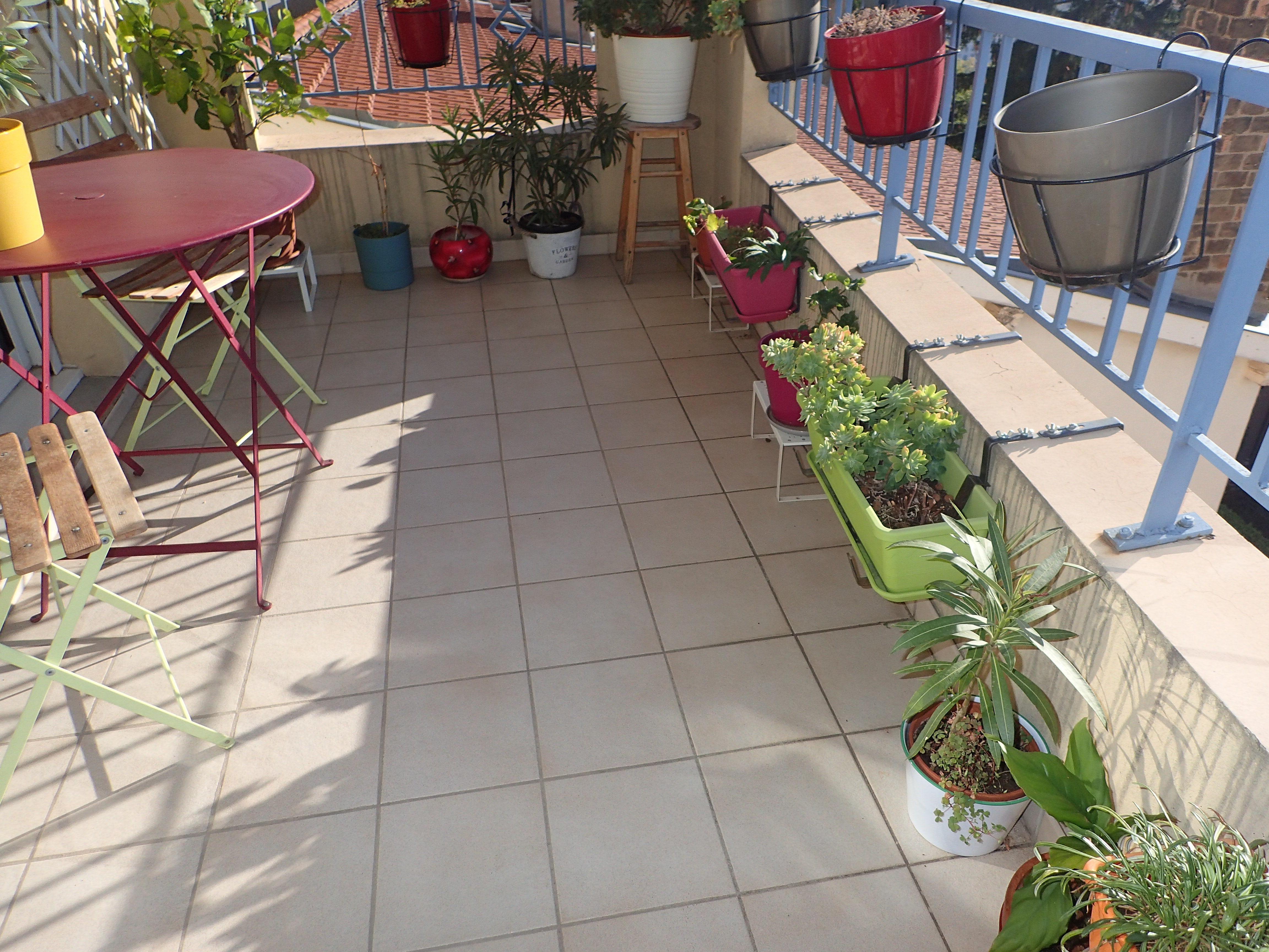 Pour rendre un balcon plus chaleureux, rien de mieux que des lames terrasses!