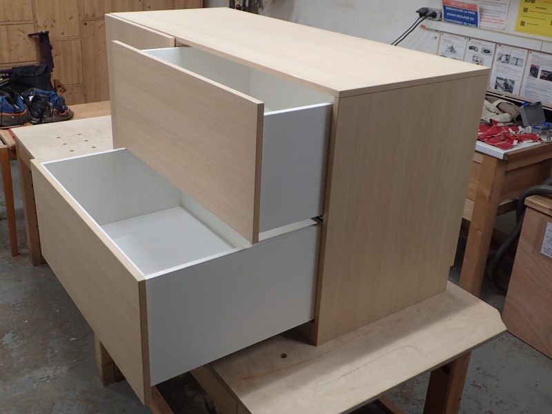 Montage test des tiroirs en atelier