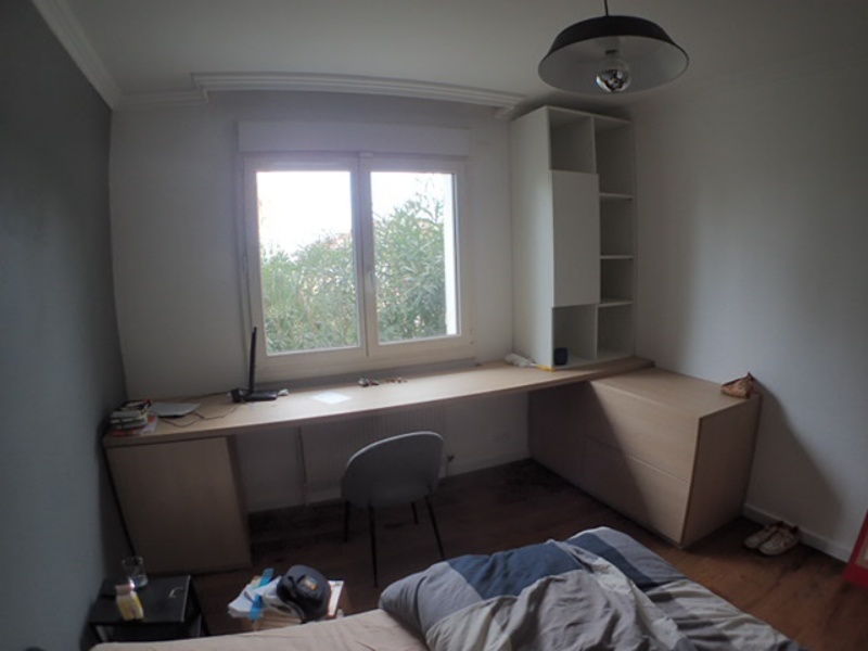 Bureau mis en place, il est très aérien...