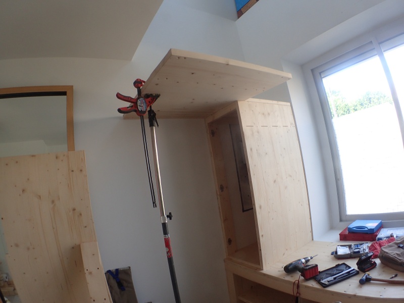 Le meuble vertical supporte le palier principal