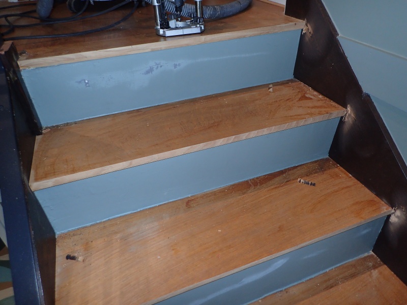 Les bords de l'escalier seront repeints après la modification.