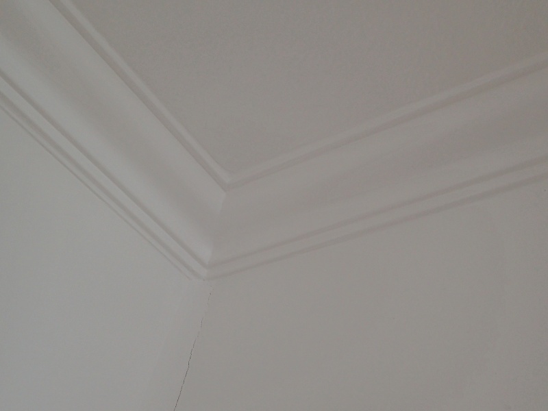 Une moulure de plafond que l'on doit garder et valoriser.