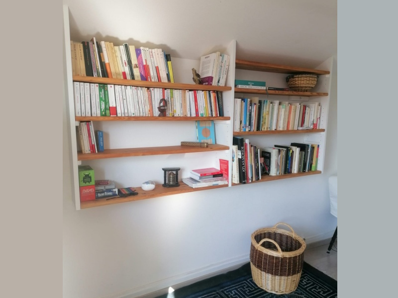 L'étagère est vraiment aérienne...