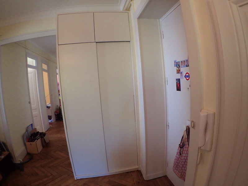 Aspect hyper-minimaliste des portes battantes et coulissantes.