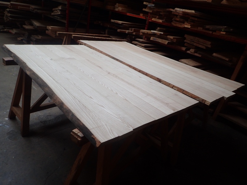 Le choix des planches, notamment celles gardant un bord brut