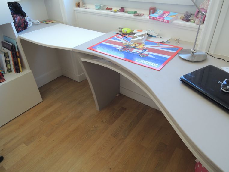 Grande armoire lumineuse avec bureau tout en courbe