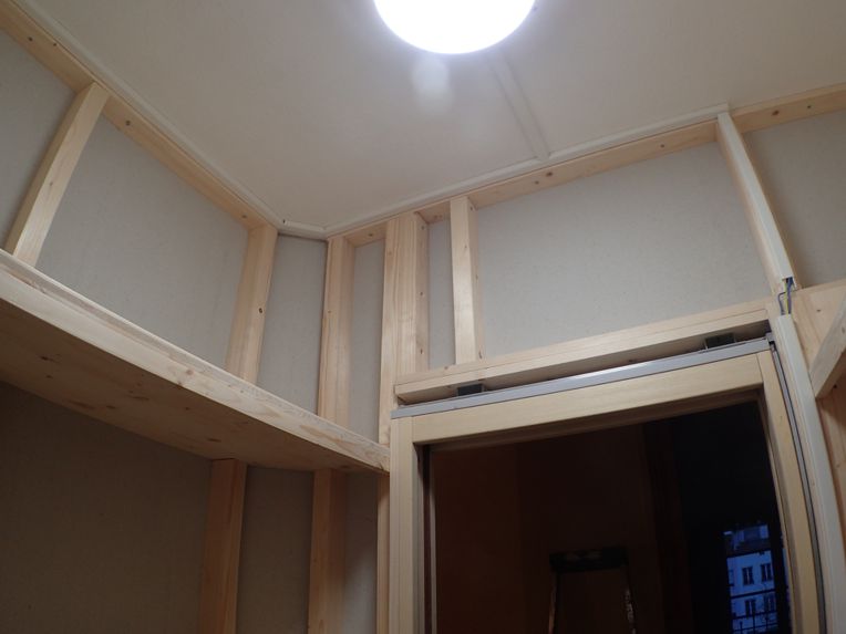 Vue sur les branchements électriques du hublot leds