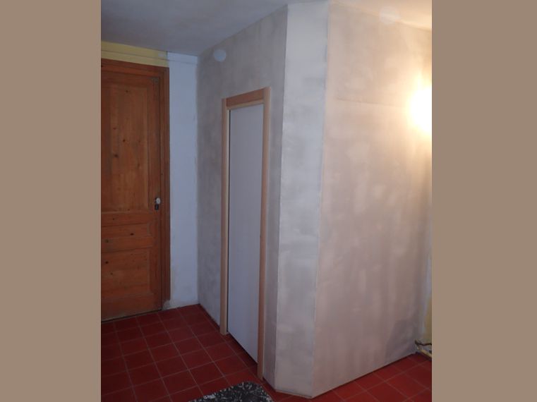 Placage réalisé, porte fermée