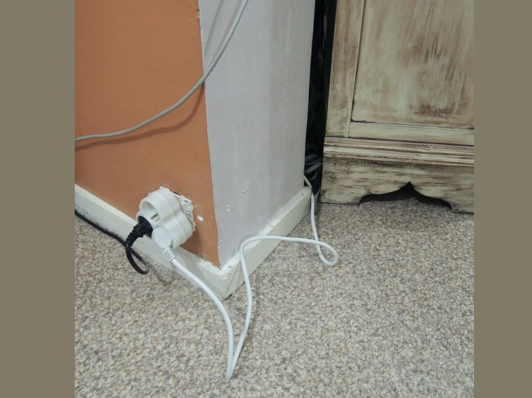 Avant: cables électriques et internet forcément apparants