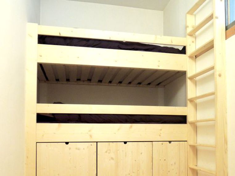 Lits superposés avec rangements intégrés